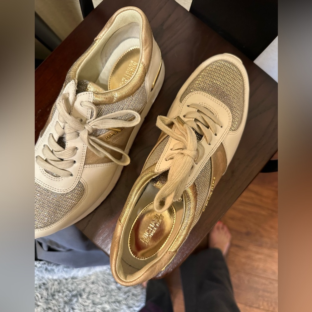 MK Tennis Gold & White